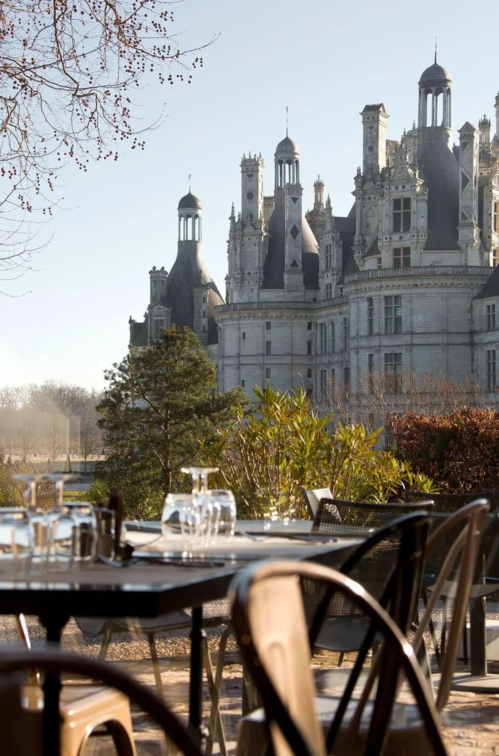 La vue imprenable sur les châteaux du restaurant © Relais de Chambord