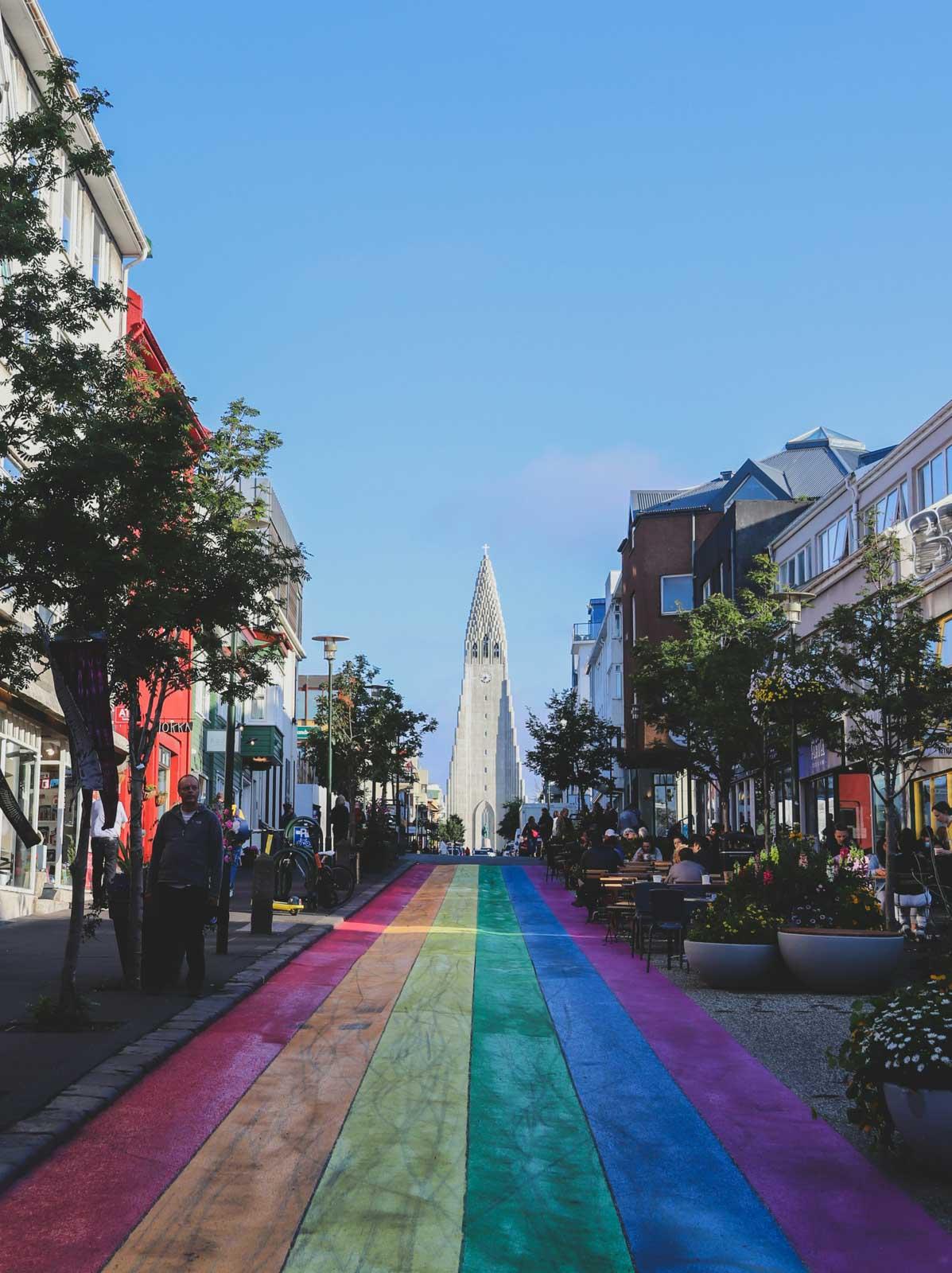 L’église Hallgrímskirkja, immanquable lors d’un itinéraire en Islande