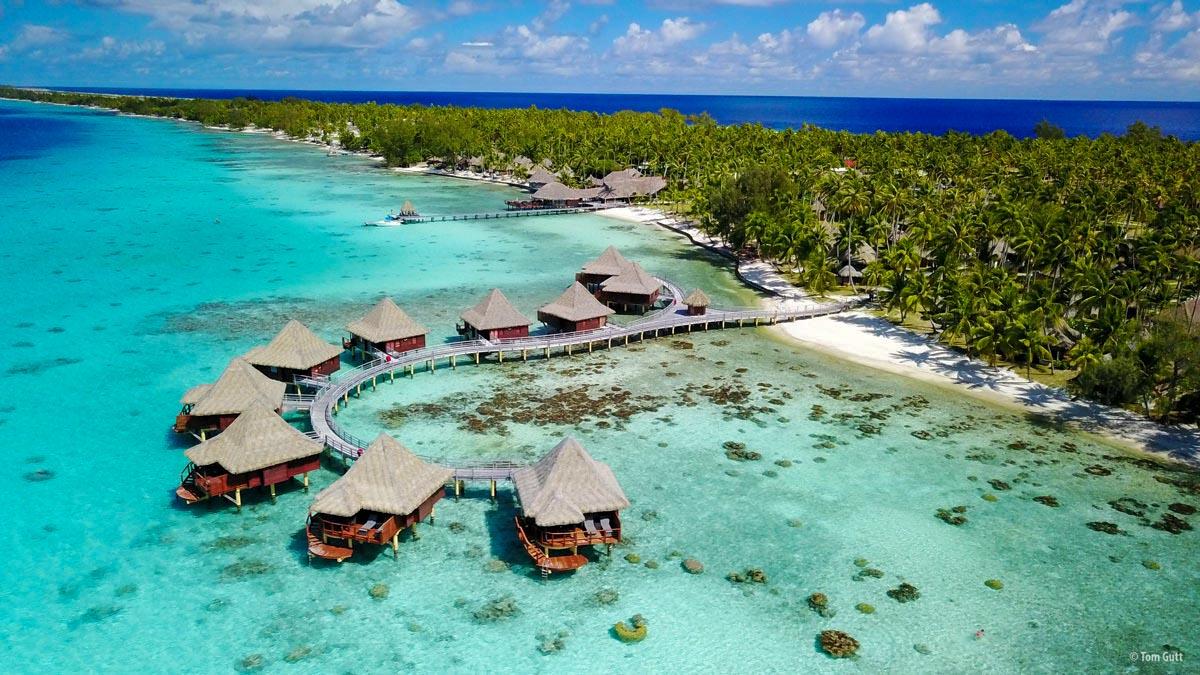 L’atoll de Rangiroa s’étire entre le lagon et les eaux profondes du Pacifique © Hotel Kia Ora Resort & Spa