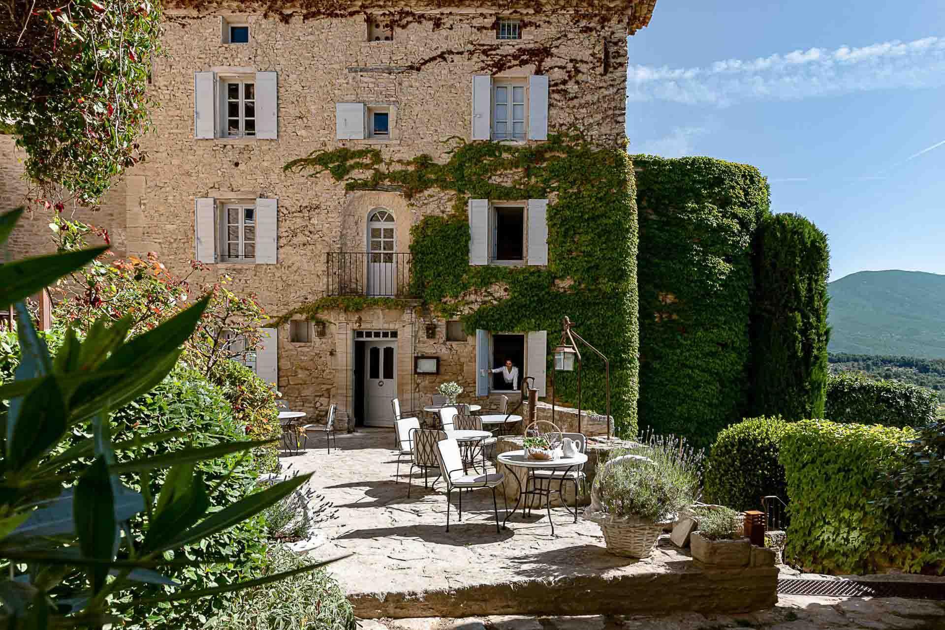 La terrasse du restaurant La Madeleine à l’hôtel Crillon Le Brave © DR