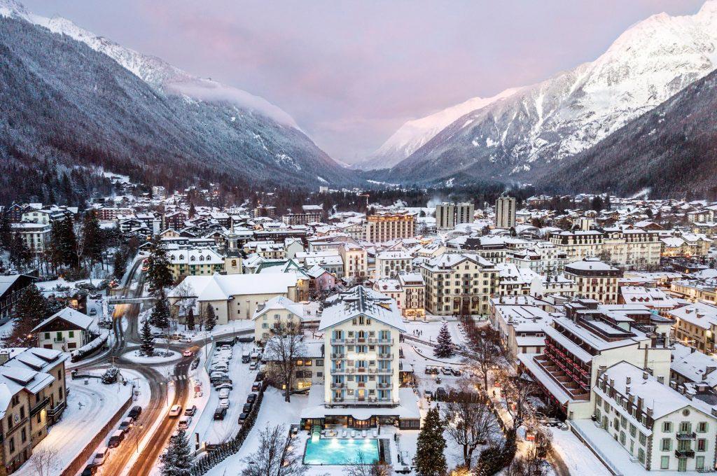 Au cœur de la ville et entouré par les montagnes, l’Hôtel Mont-Blanc Chamonix © Hôtel Mont-Blanc Chamonix