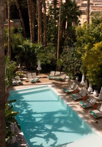 La piscine extérieure de l’hôtel de luxe © Les Jardins de la Medina 