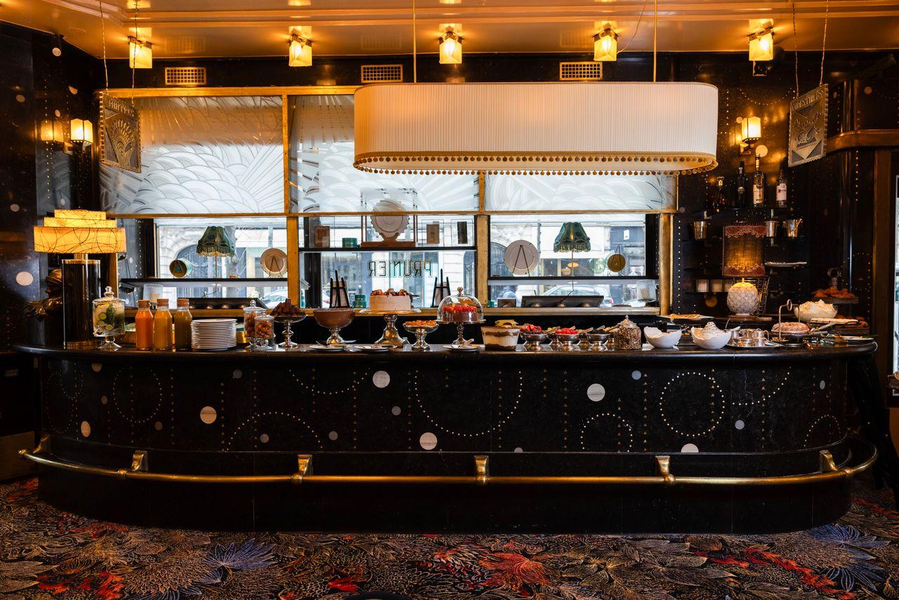 Le buffet sucré du restaurant dans le 16e © Prunier