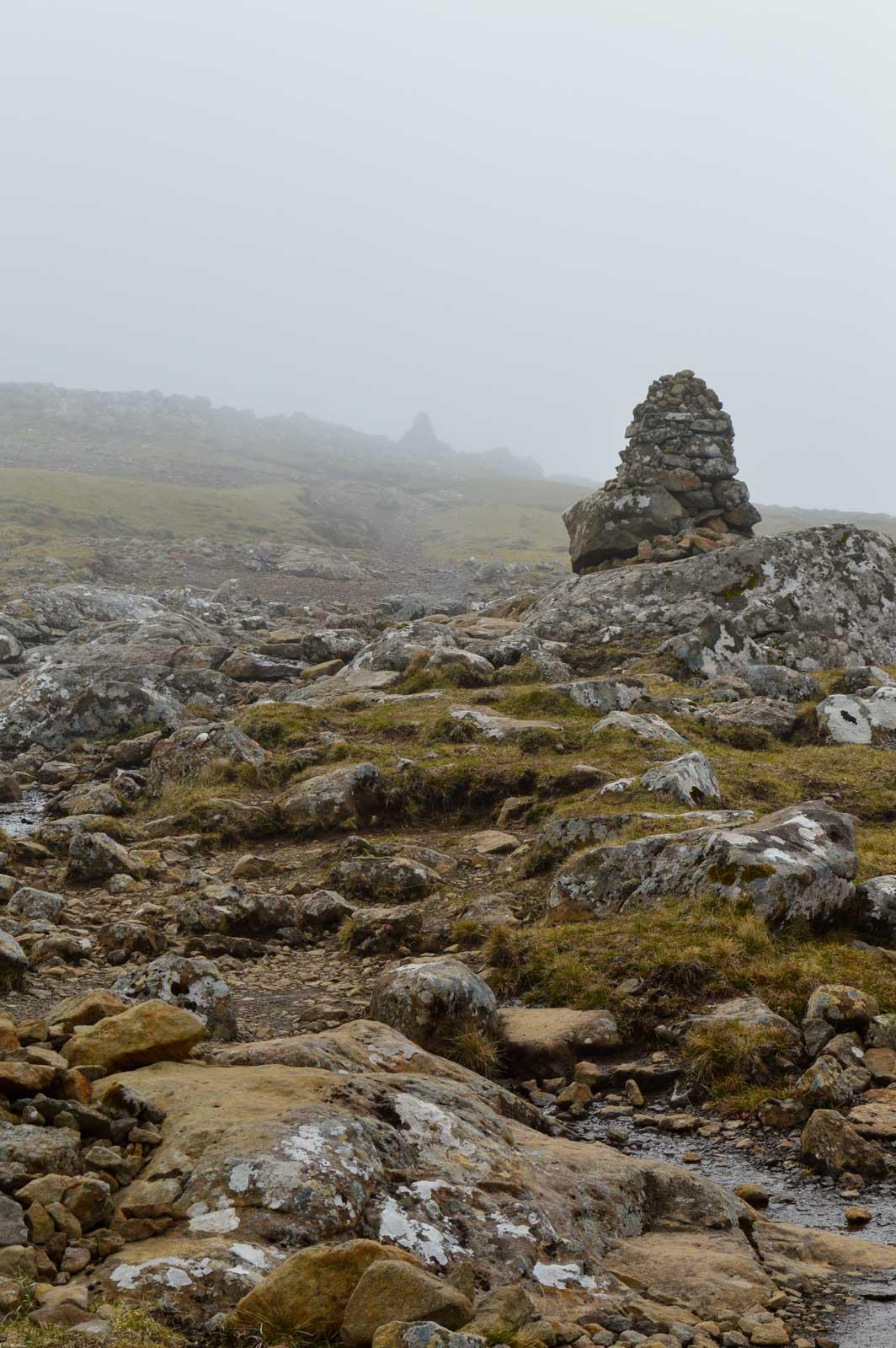 Chaque cairn est visible depuis le cairn précédent, même en cas d’épais brouillard © PG|YONDER.fr