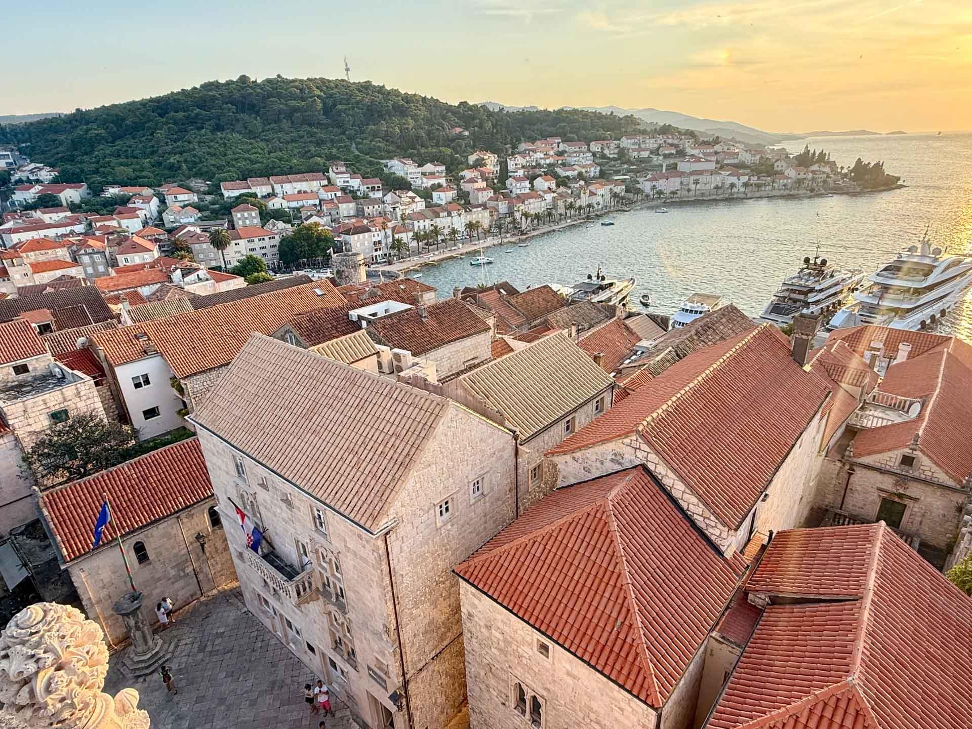 Vue du sommet de la tour de l’église de Korcula au coucher du soleil© Emmanuel Laveran