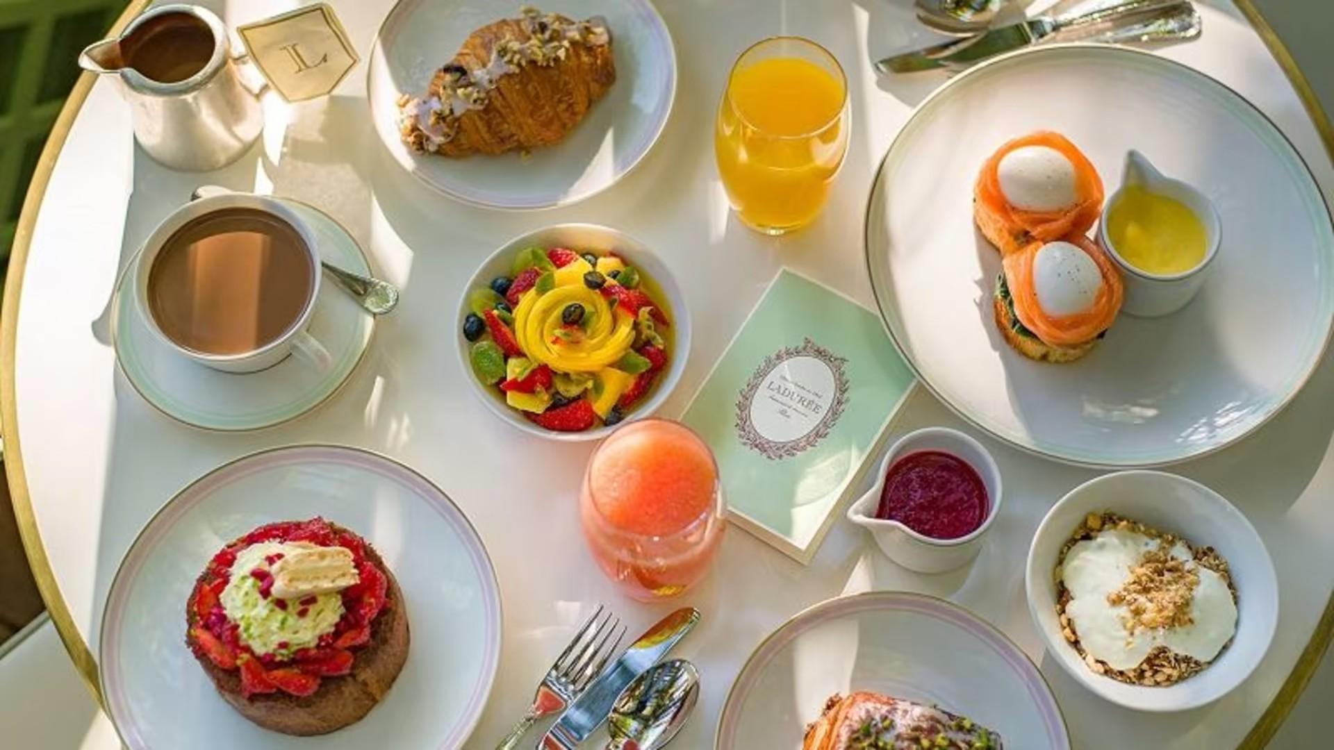 © Ladurée Champs-Elysées