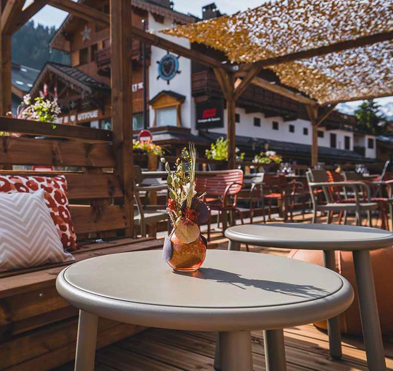 La terrasse en été © Savoy Meribel