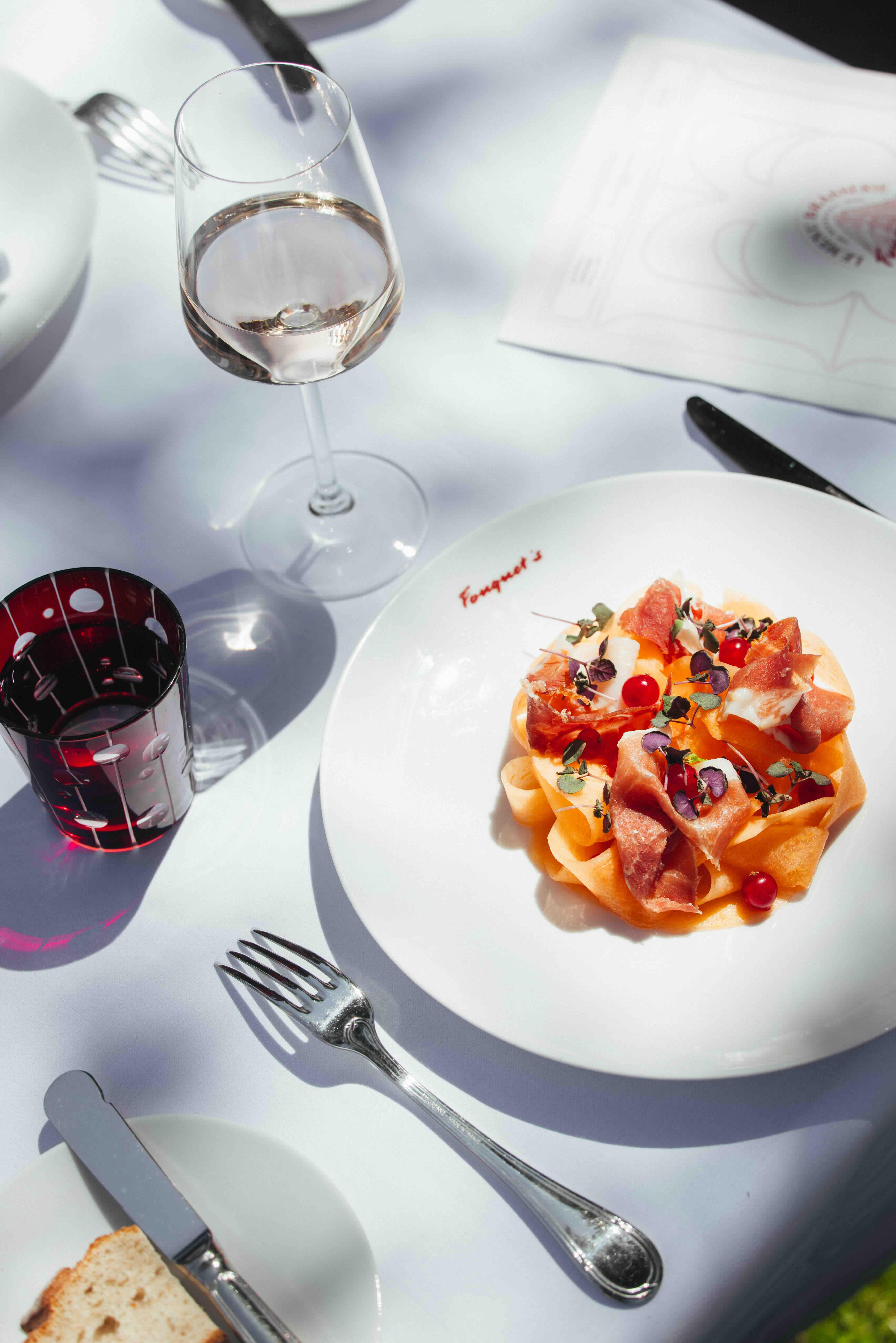 Déjeuner au restaurant Le Fouquet’s de l’hôtel Royal La Baule © Barrière