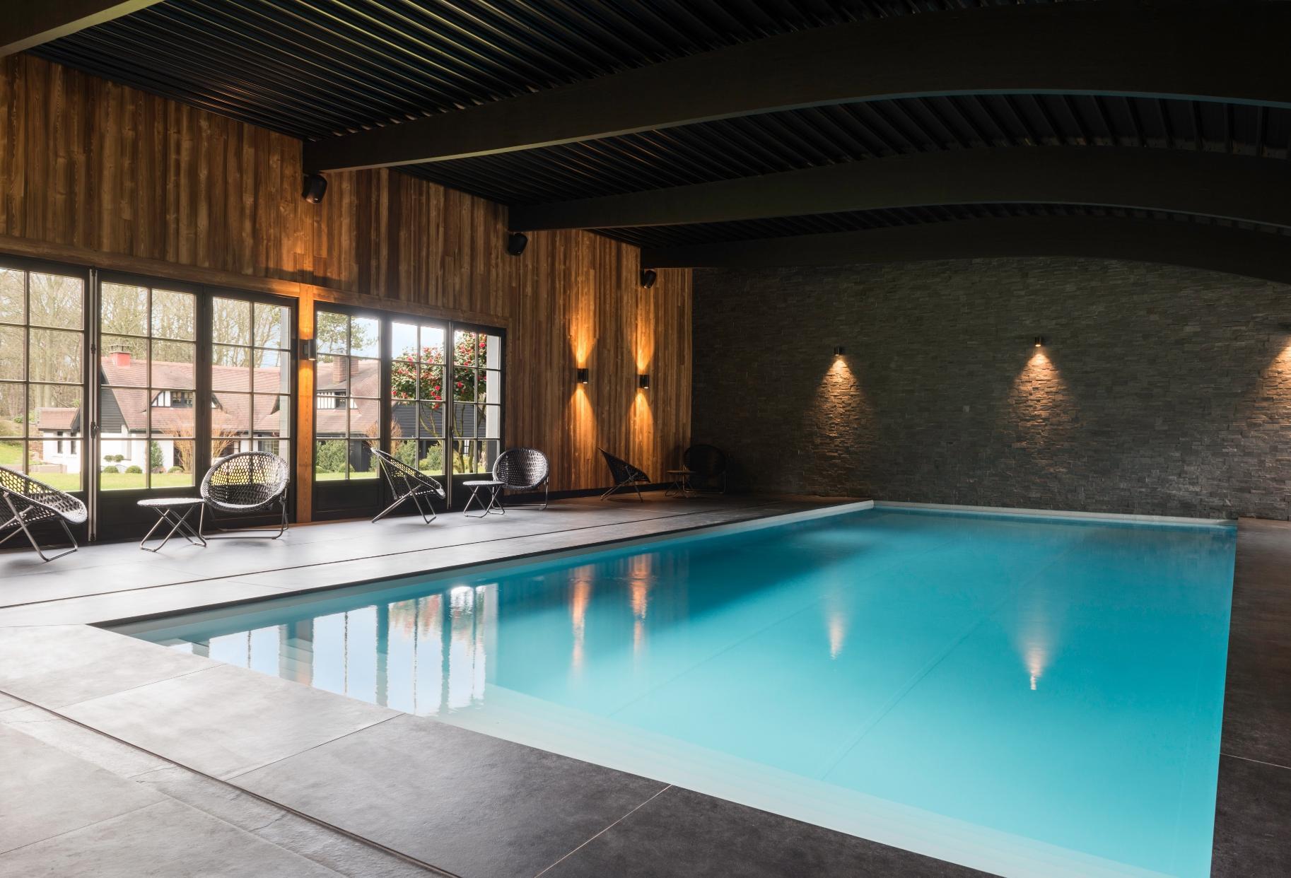 La piscine de l’hôtel en Normandie © Les Pins de César 