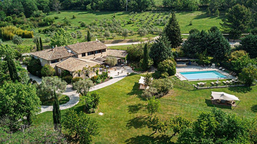L’auberge dans le Luberon © La Fenière