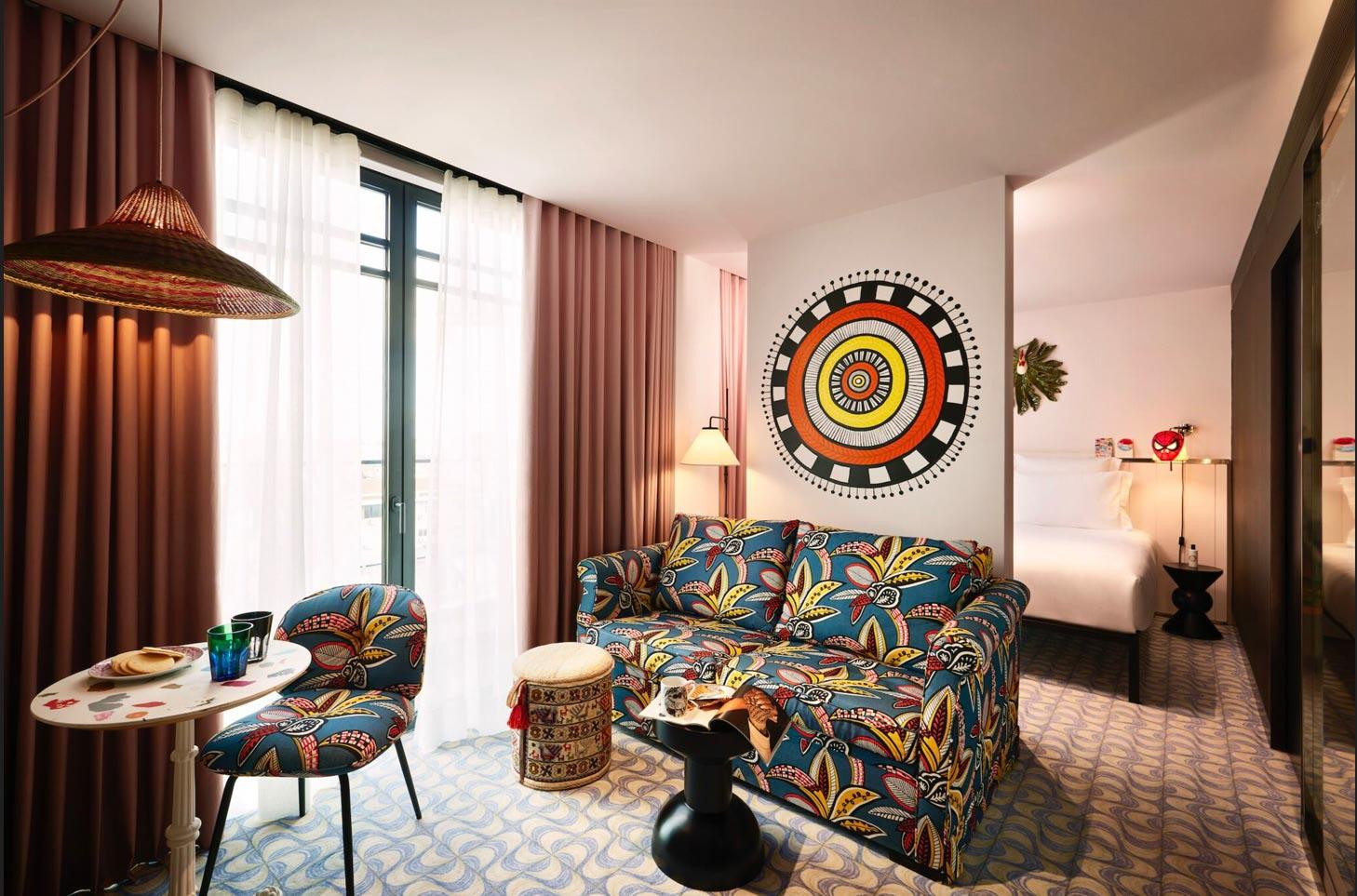 Les chambres colorées de l’hôtel le Mama Shelter Lisboa