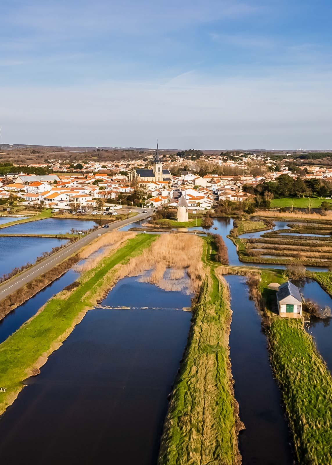 Les marais salants des Sables pour une balade en famille © AdobeStock