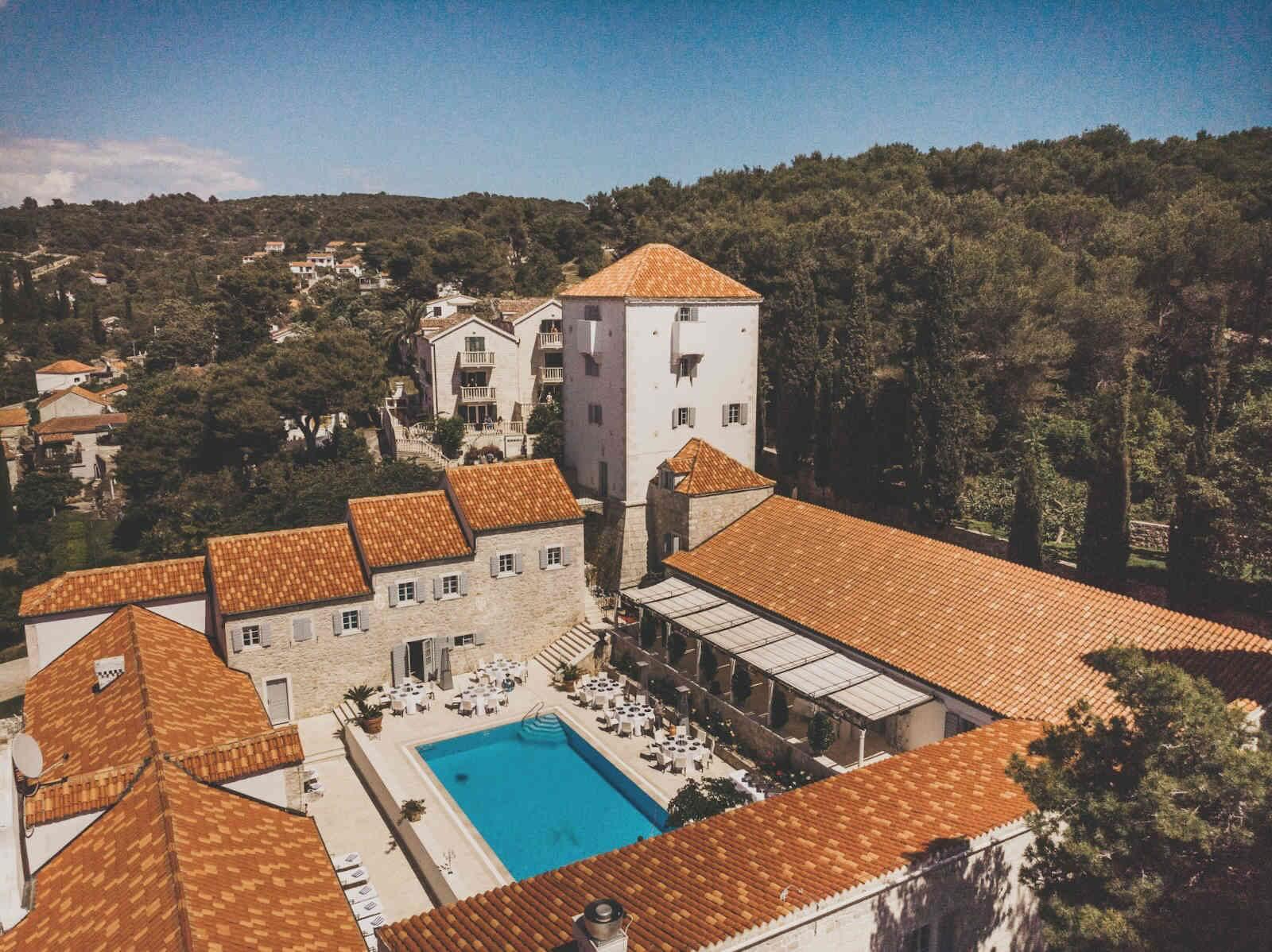 Martinis Marchi, le boutique-hôtel dans le petit port de Maslinica © Martinis