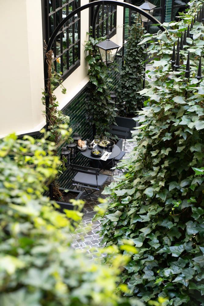 La terrasse de l’hôtel 5 étoiles à Paris Monsieur Georges 