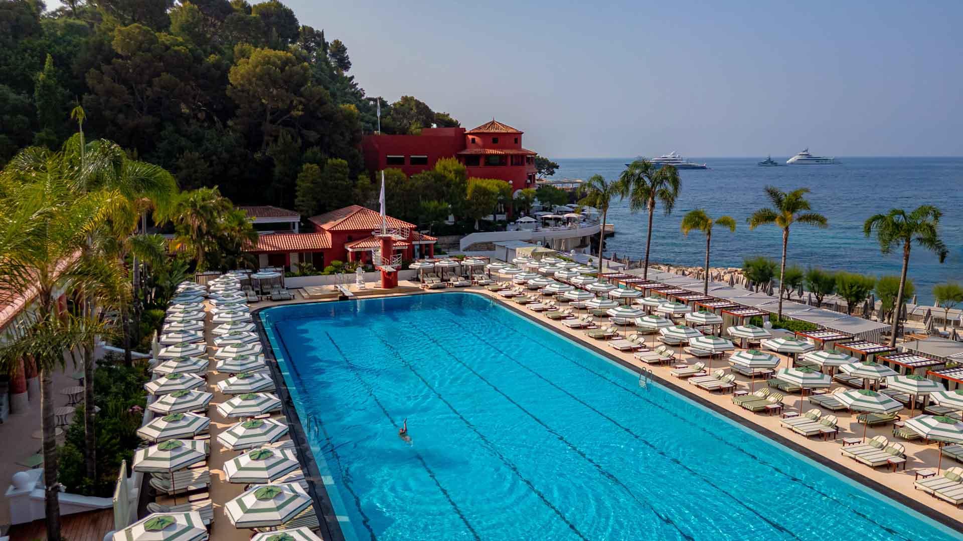 La piscine du Monte-Carlo Beach