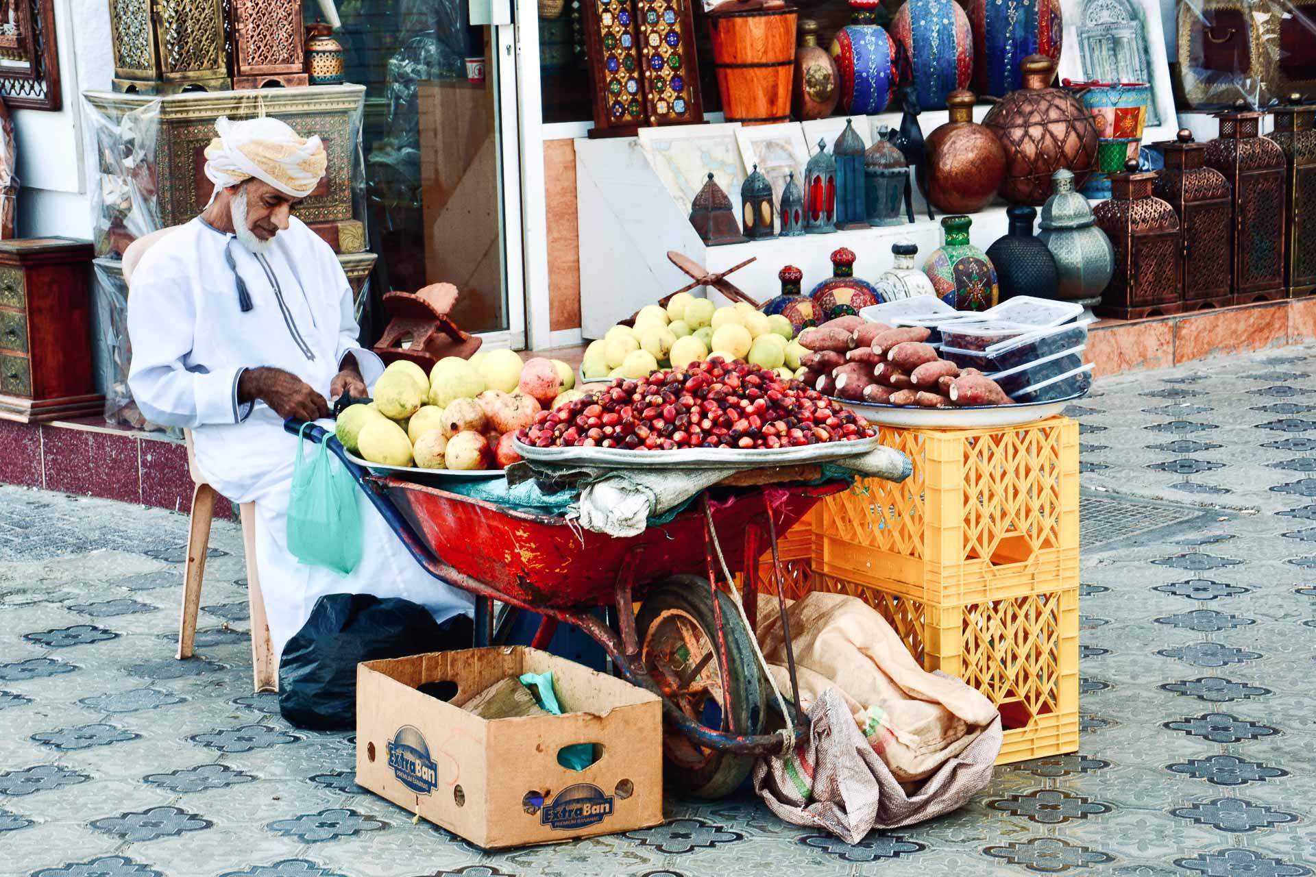 Le quartier de Mutrah de Mascate où se situent le souk, le marché aux poissons et le restaurant Bait Al Luban. © Emmanuel Laveran.