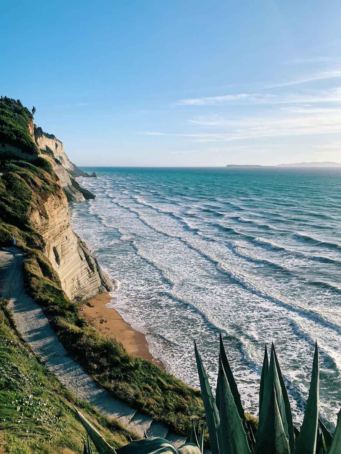 Falaises de Peroulades © Gerry Lyubenova