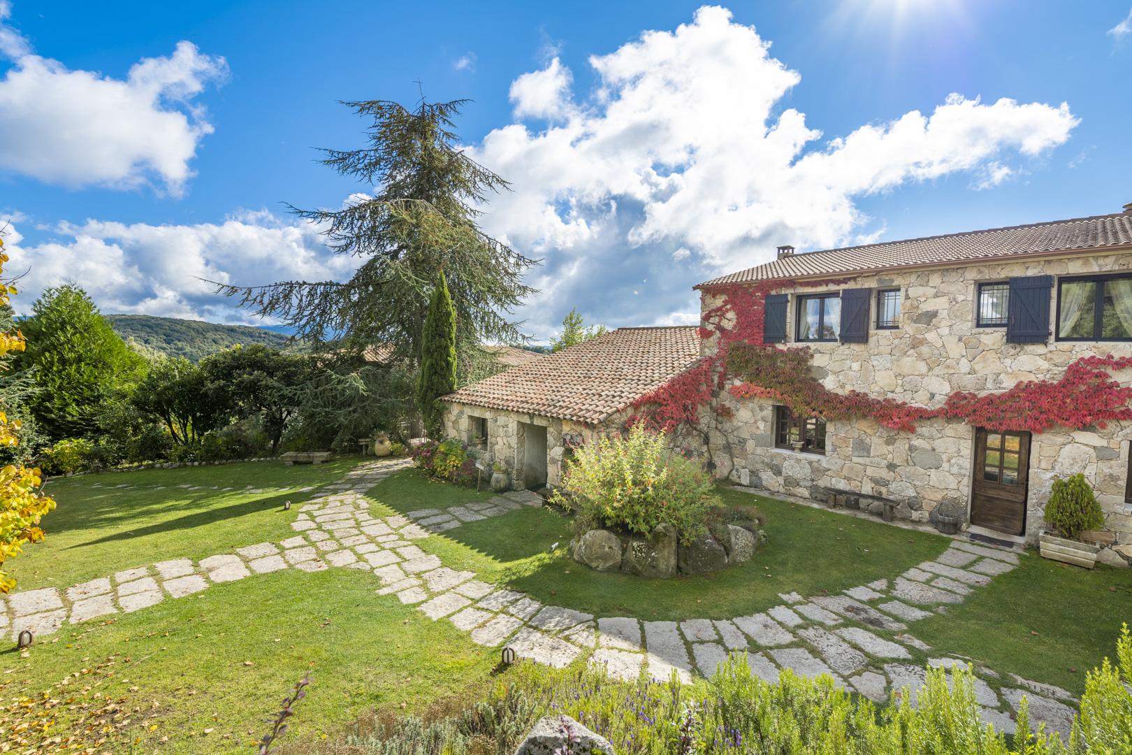 La Ferme en Corse © Iris production