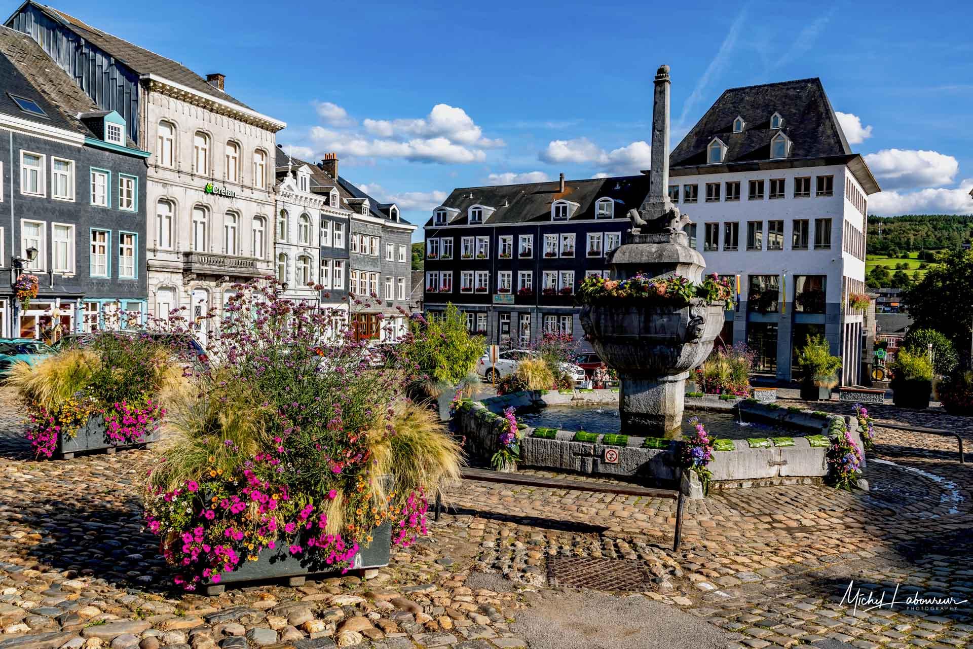 Place Saint-Remacle fleurie © Michel Laboureur