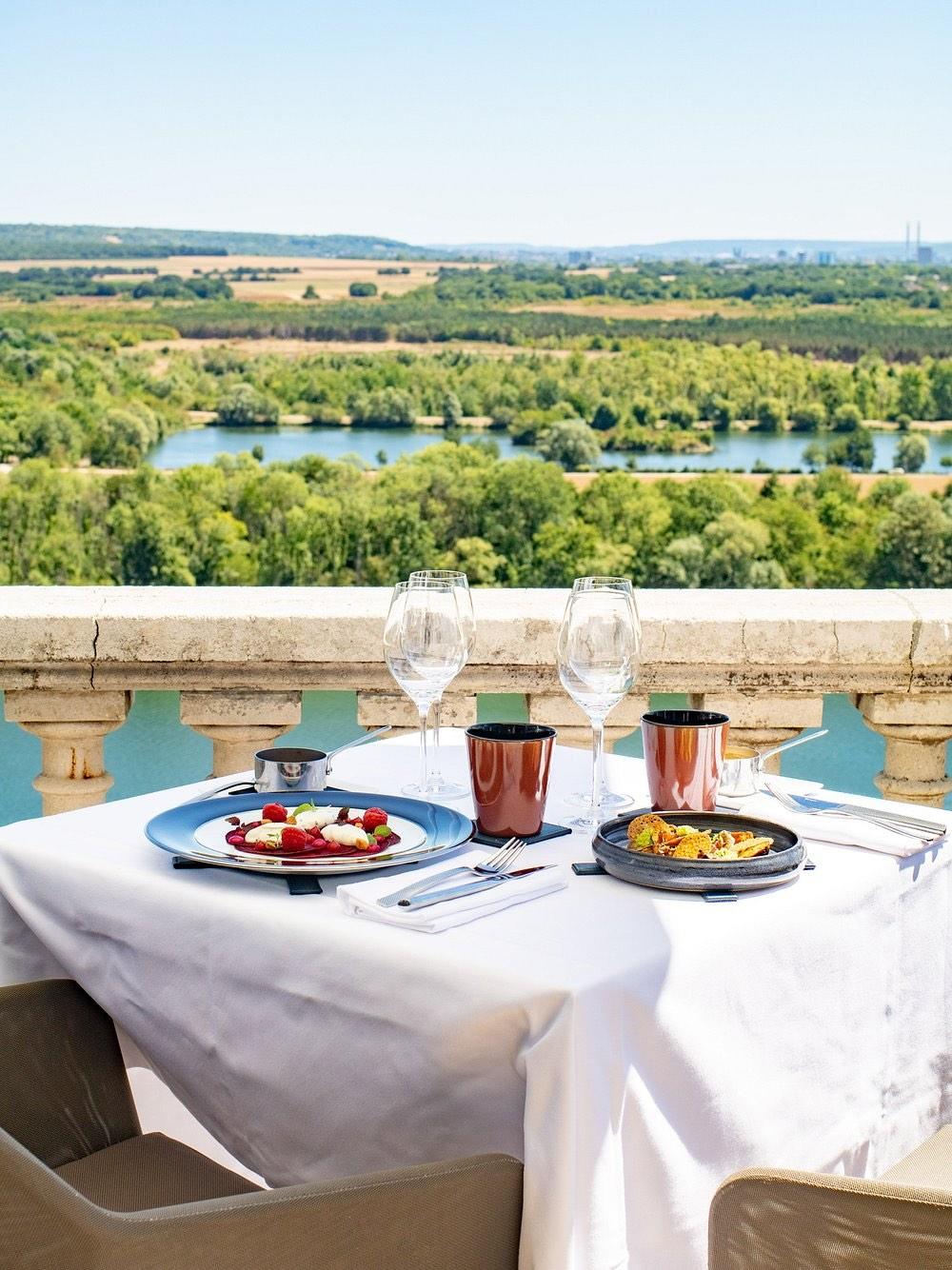 Dans les Yvelines, le restaurant du Domaine de la Corniche © DR