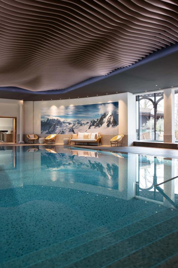 La piscine de l’evianspa ©ggardette 