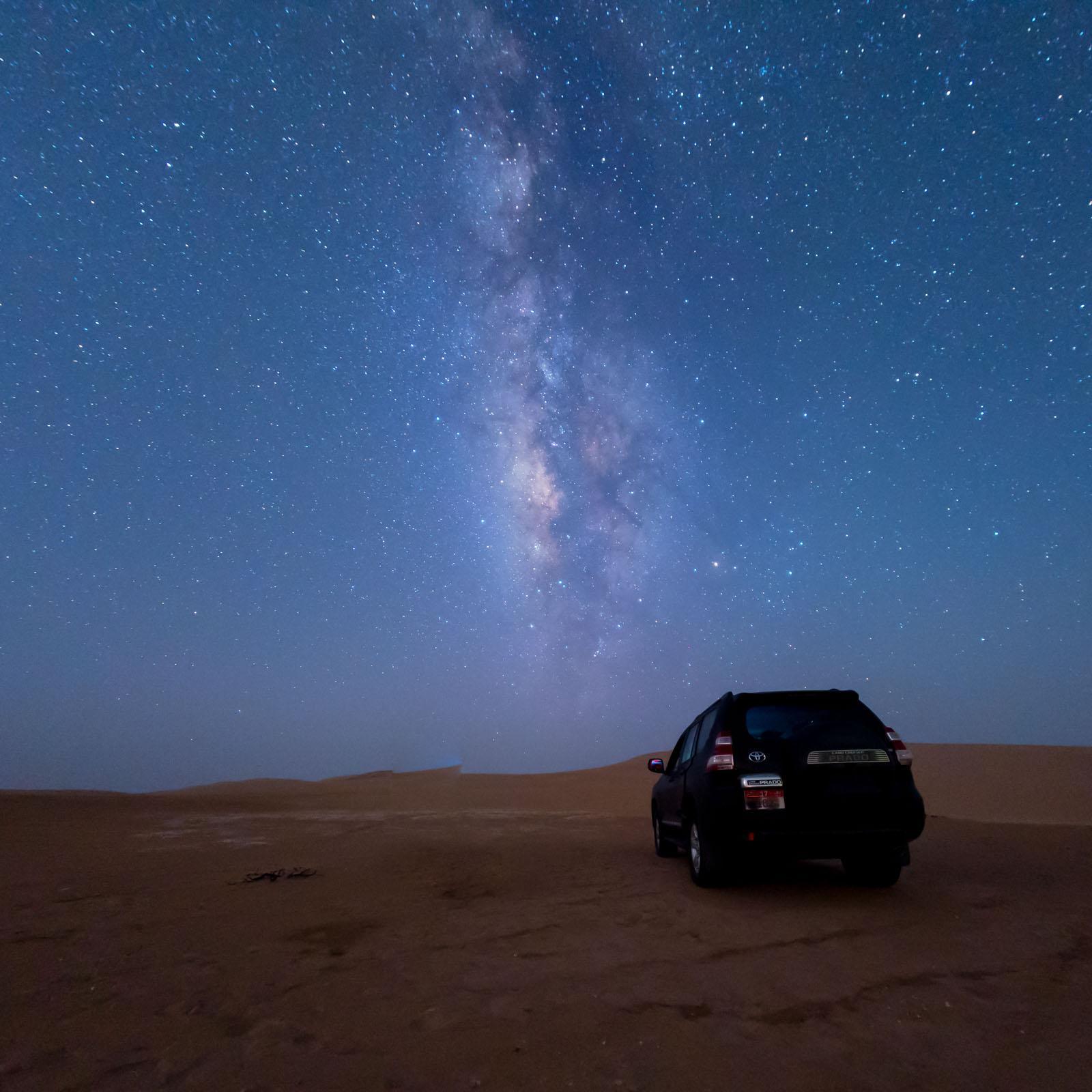 Le ciel étoilé lors d’un safari nocturne à Dubaï © AdobeStock