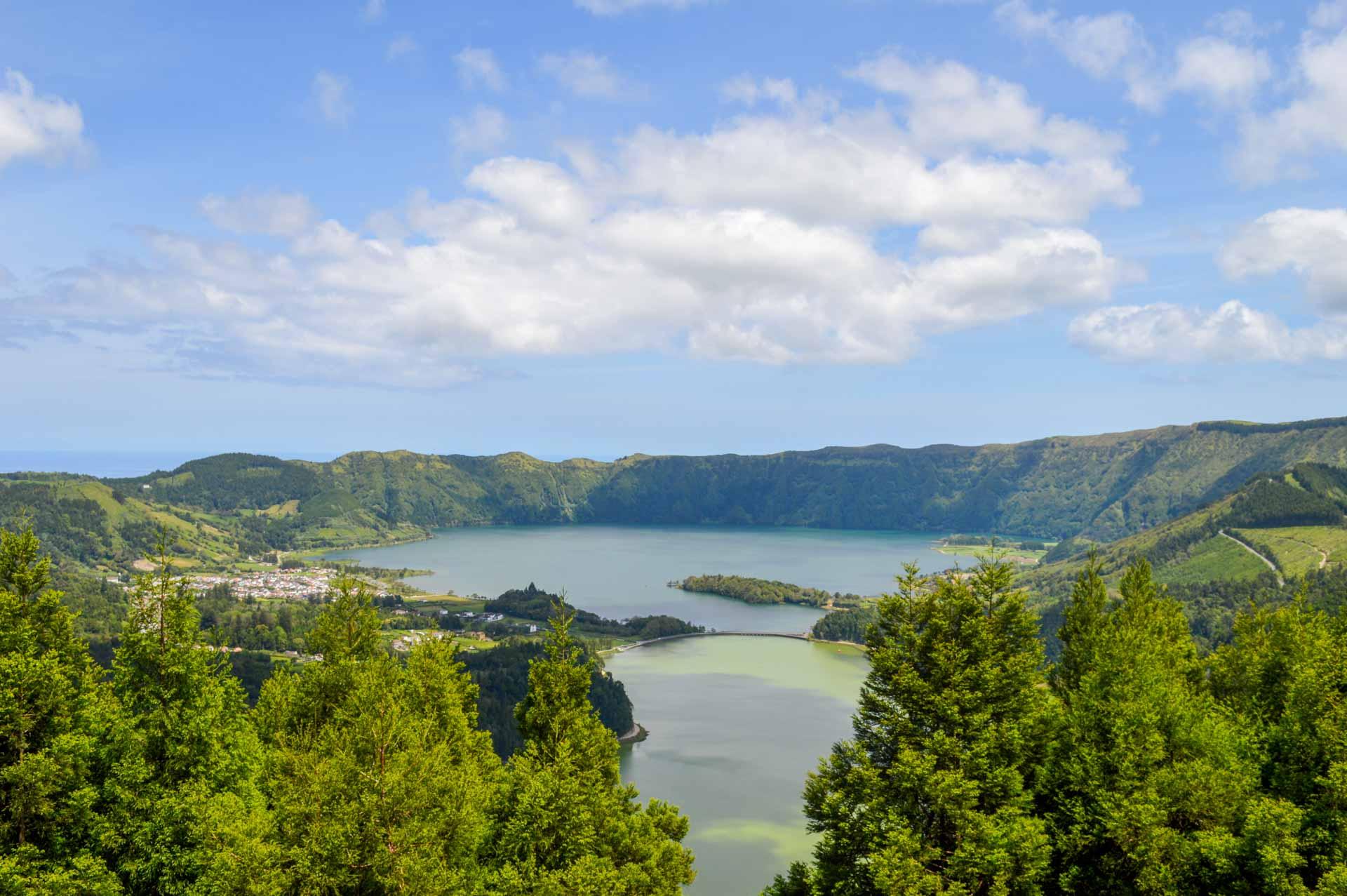 Le lac bleu et le lac vert depuis le Miradouro da Vista do Rei © YONDER.fr/PG