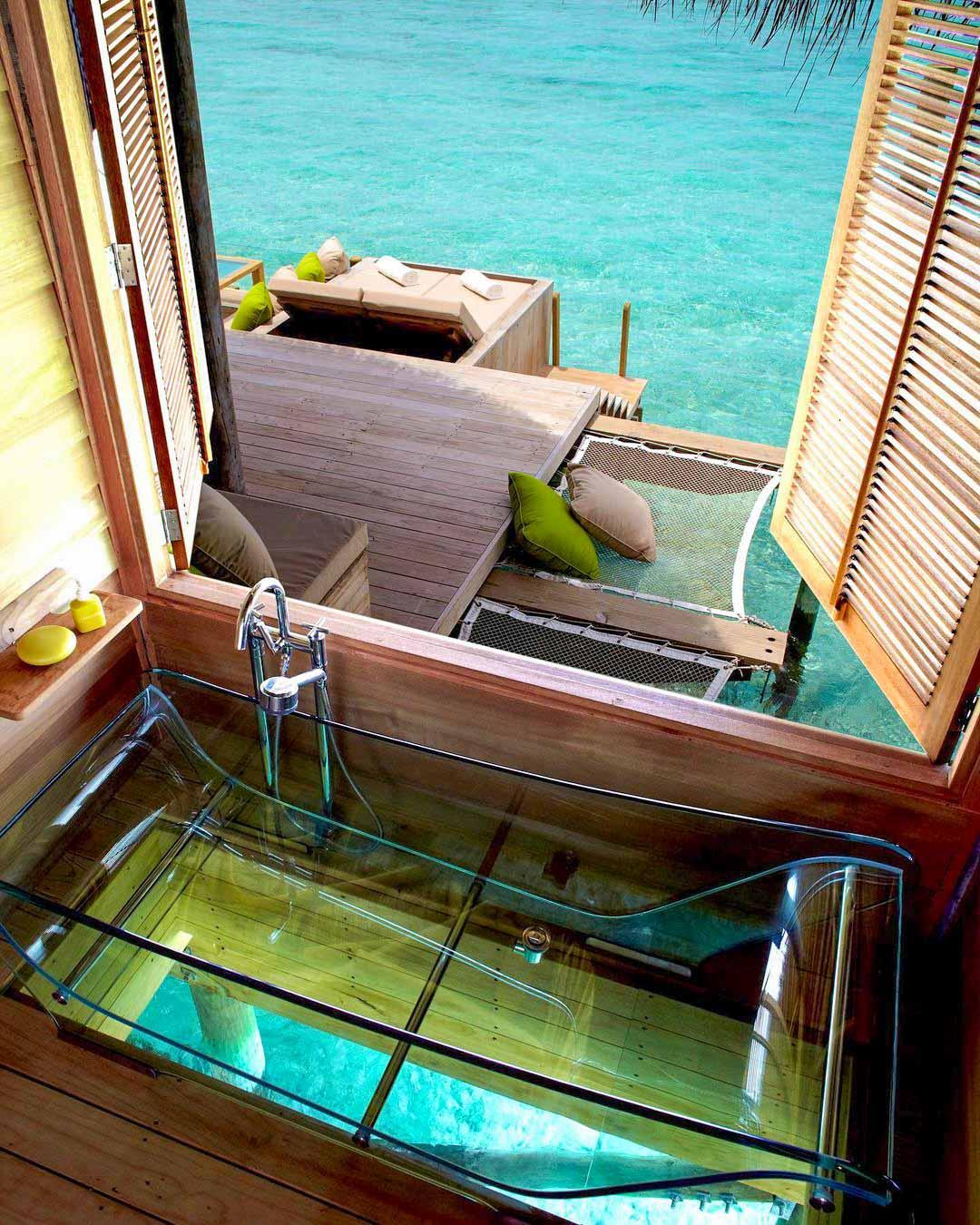 Une villa sur pilotis aux Maldives © Six Senses