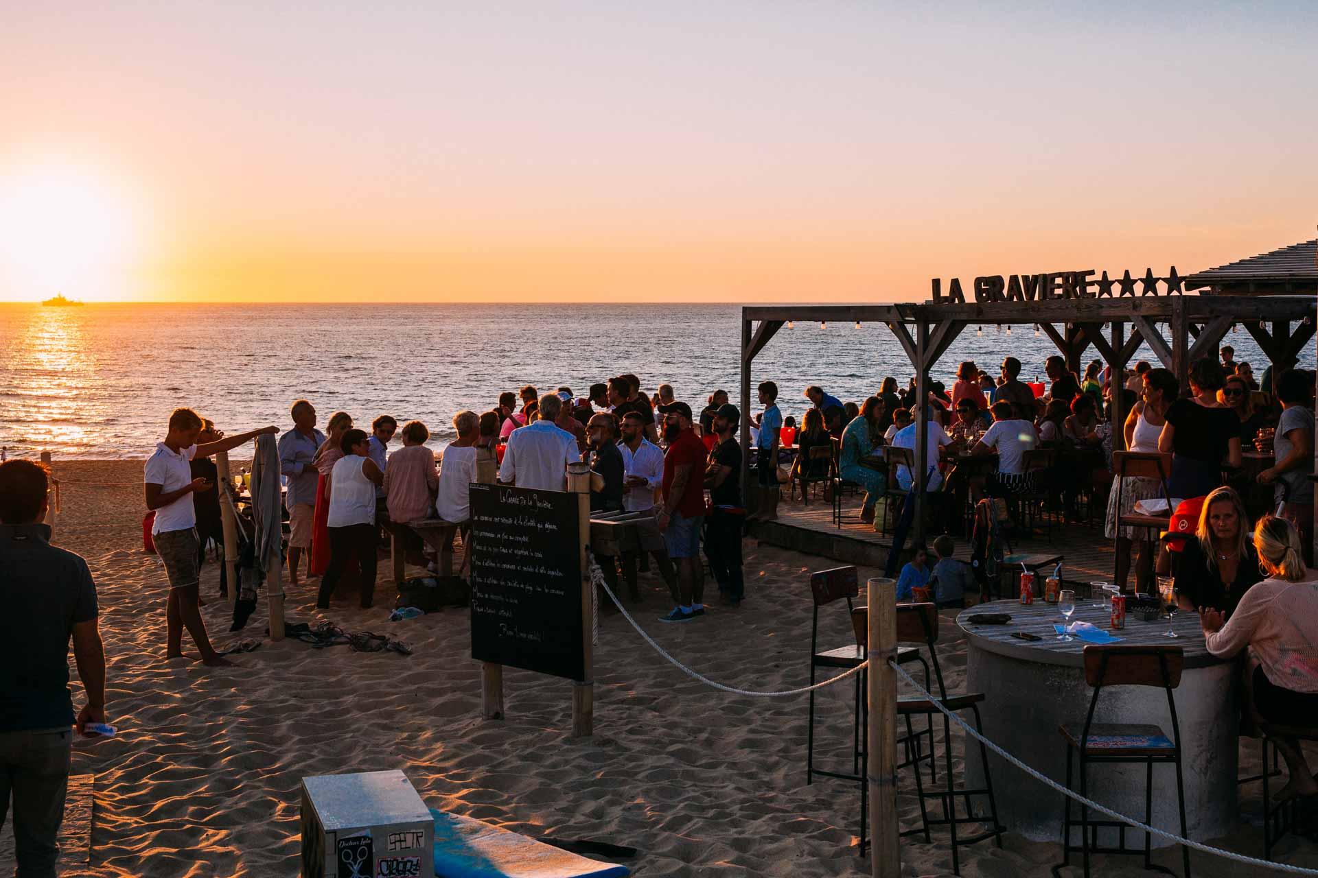 Soirée sur la plage au restaurant La Gravière à Hossegor © Sébastien Chebassier