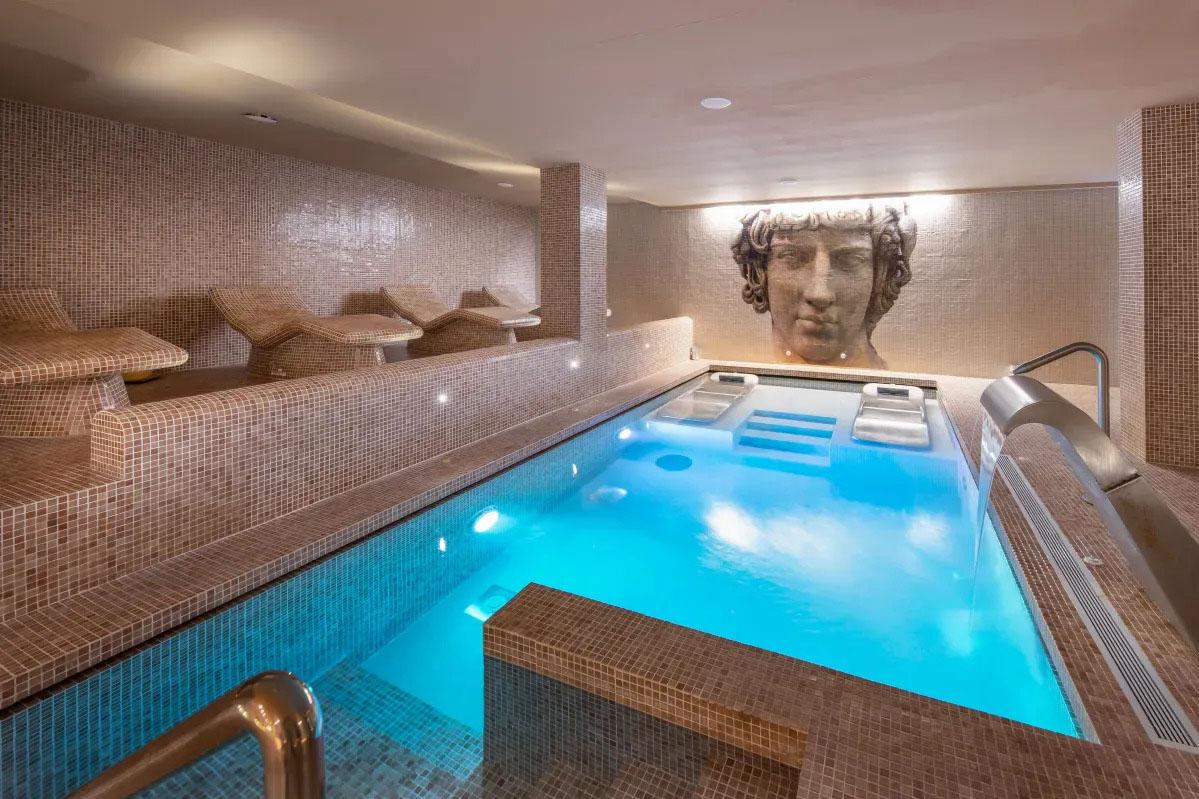 La piscine de l’hôtel d’Andorre Xalet Bringué