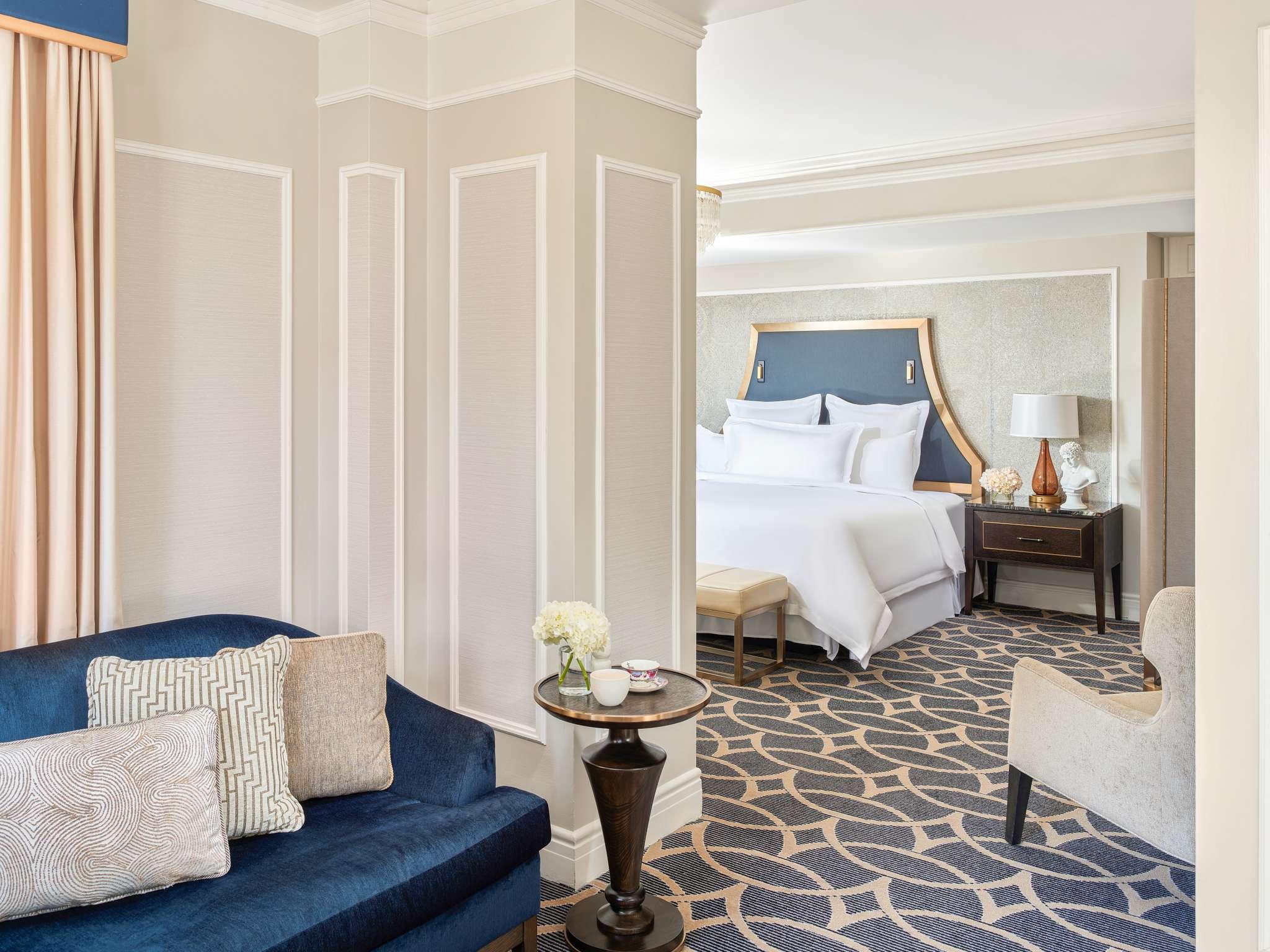 Une suite de l’hôtel de luxe  © Le Fairmont Hotel