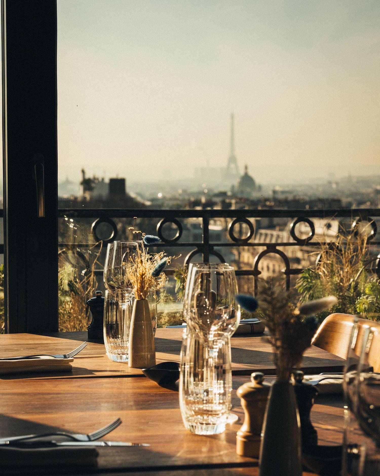 La terrasse offre une vue imprenable sur la Tour Eiffel ©Terrass’ Hotel