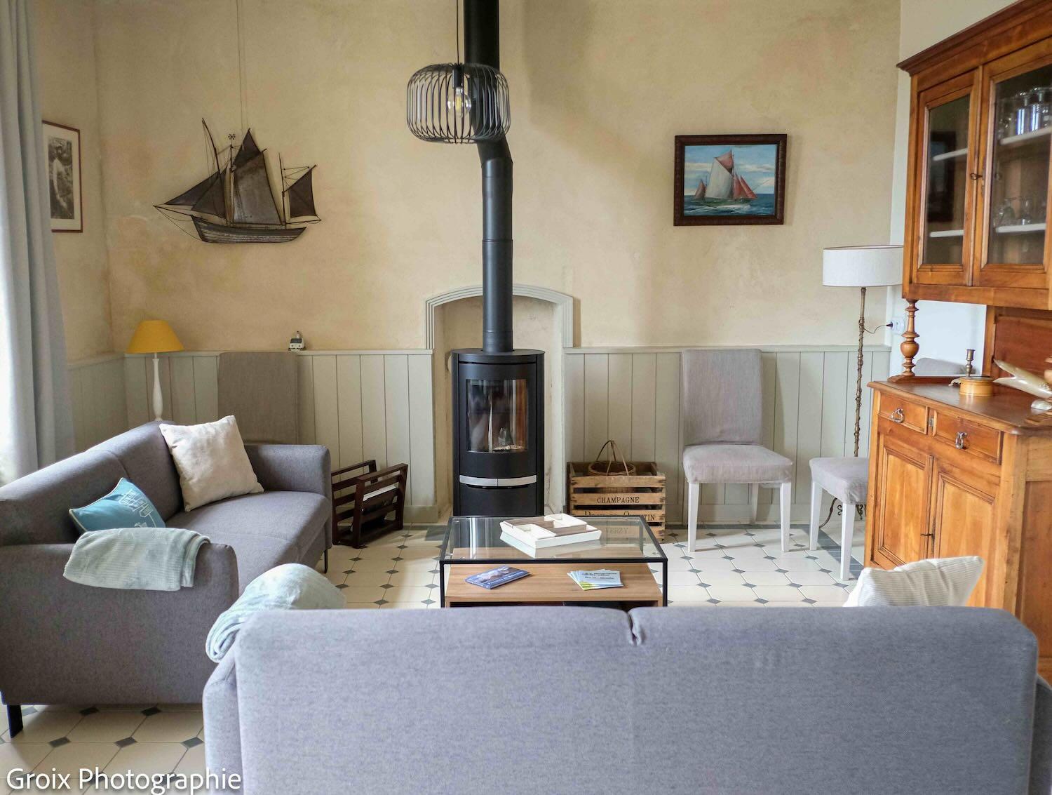 Intérieur du gîte du Phare de la Pointe des Chats, île de Groix © DR
