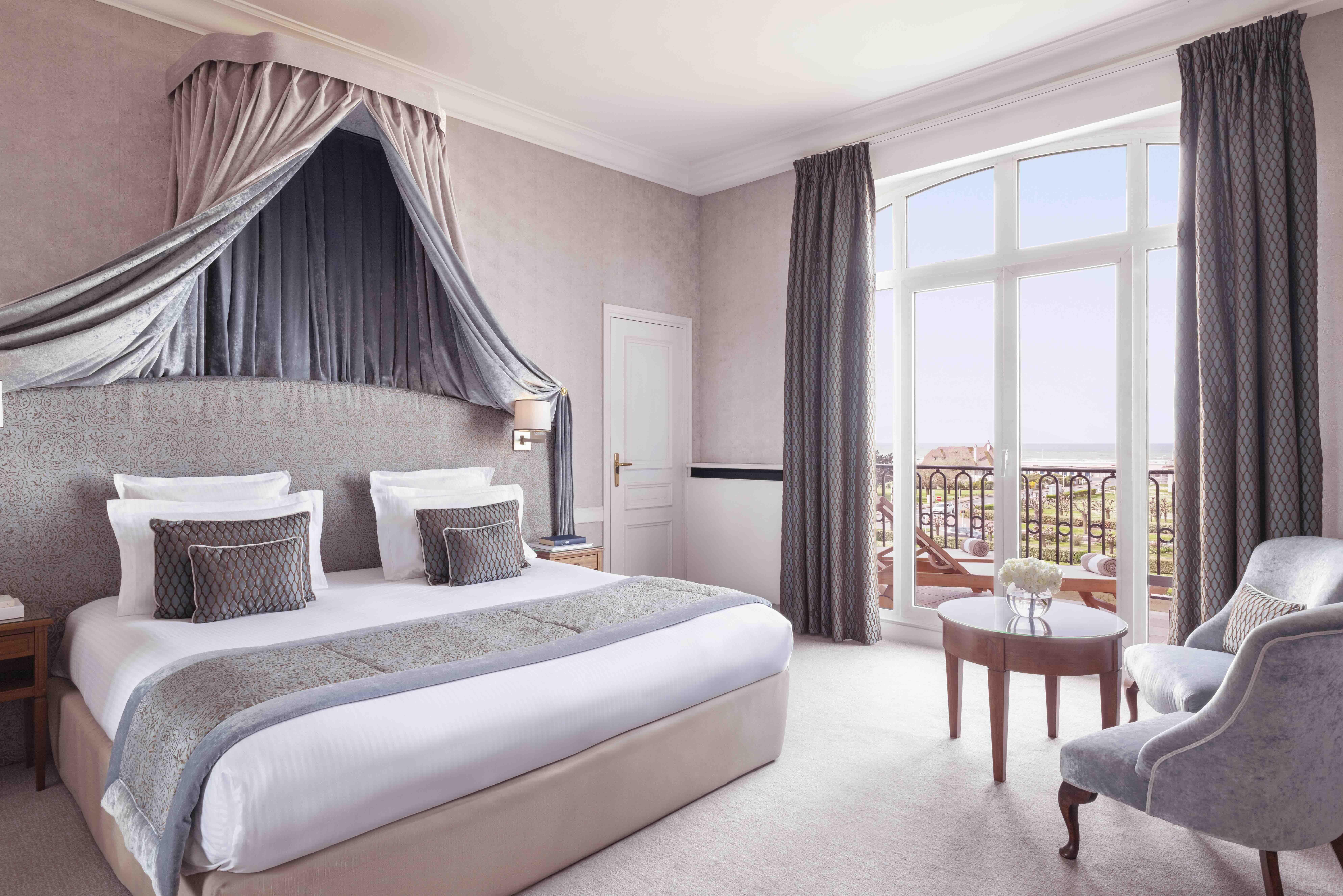 L’hôtel Barrière Le Royal Deauville, la Côte Fleurie sous son plus beau jour © Barrière