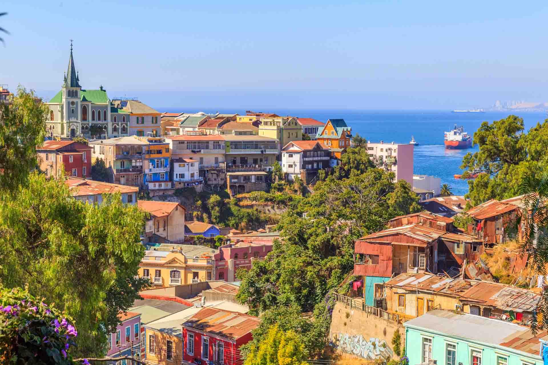 Les maisons colorées de Valparaison © AdobeStock Loïc Bourgeois