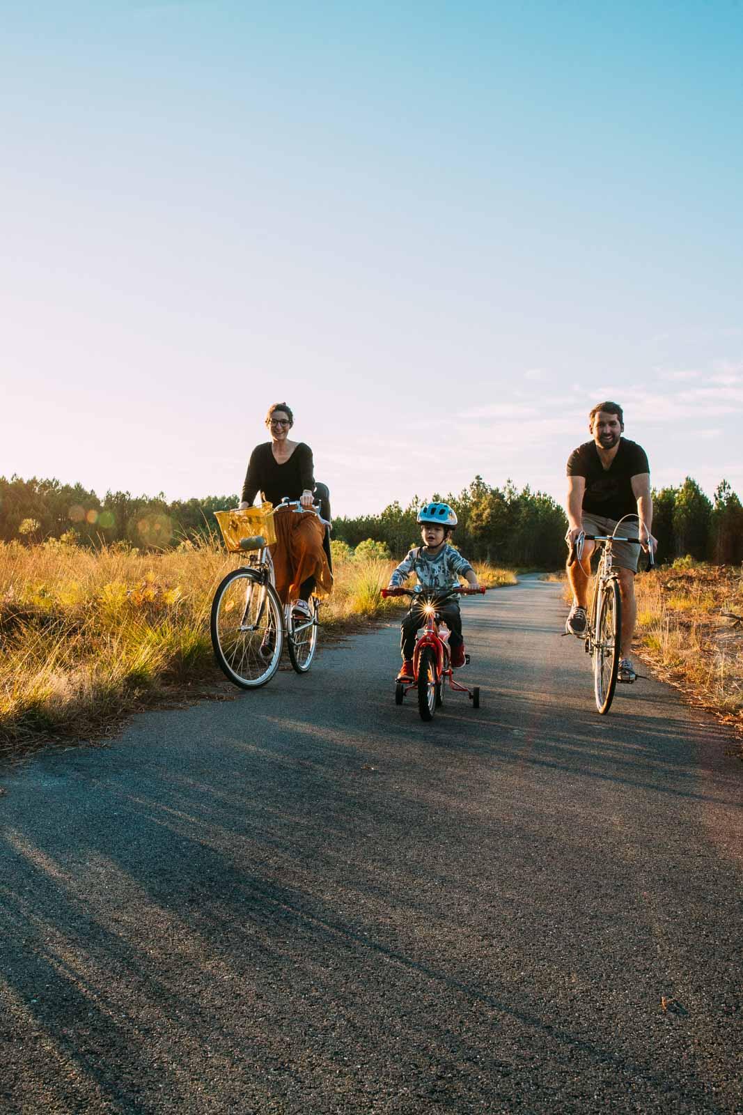 Vélo en famille dans les Landes © Sébastien Chebassier