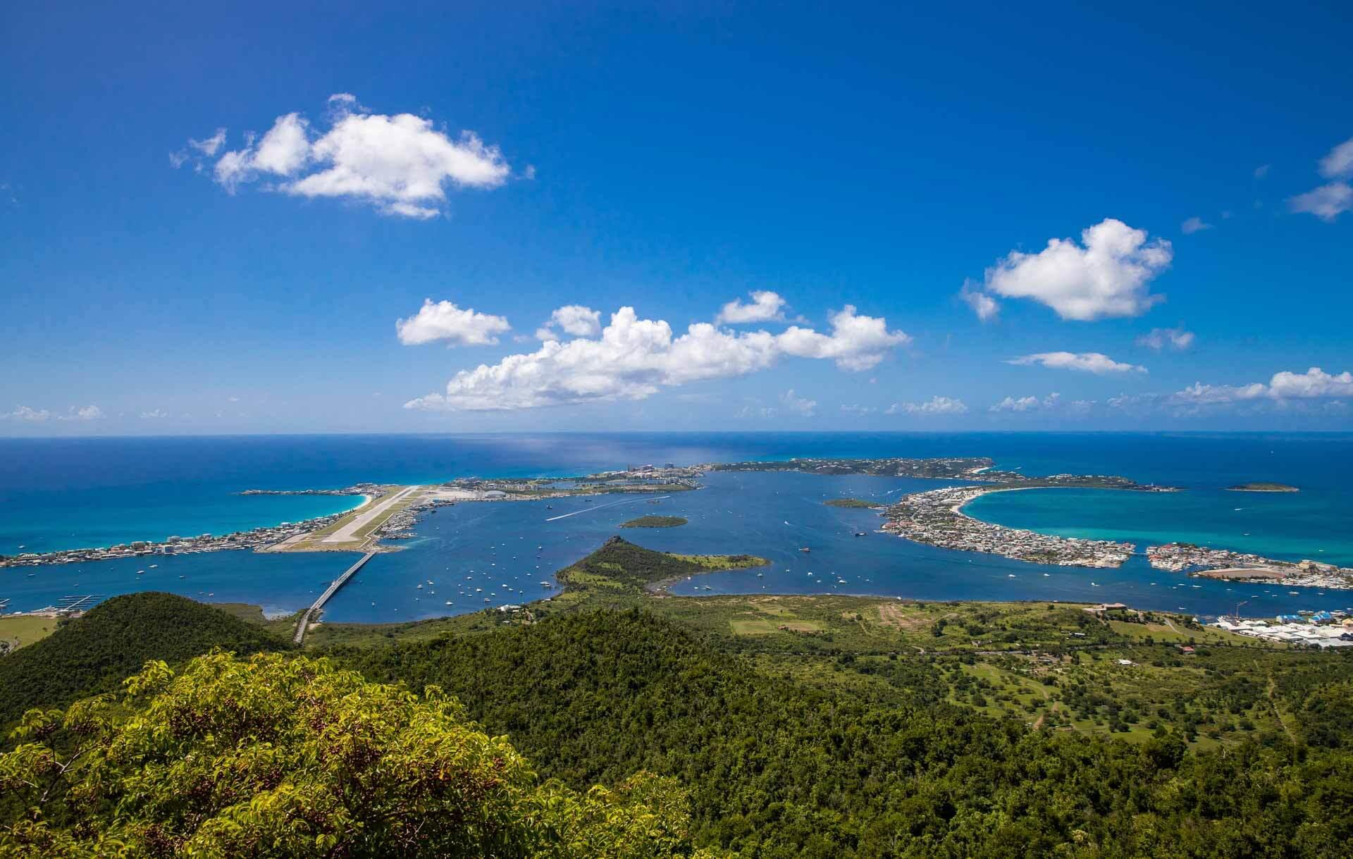 Depuis les sommets de l’île, la vue sur la lagune est imprenable © Donovane Tremor