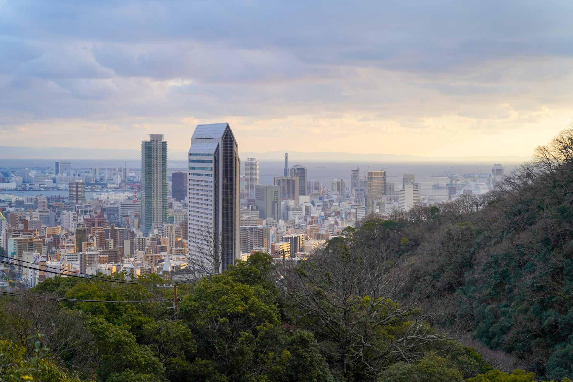 La vue sur le port depuis le Kobe Nunobiki Herb Gardens © DR