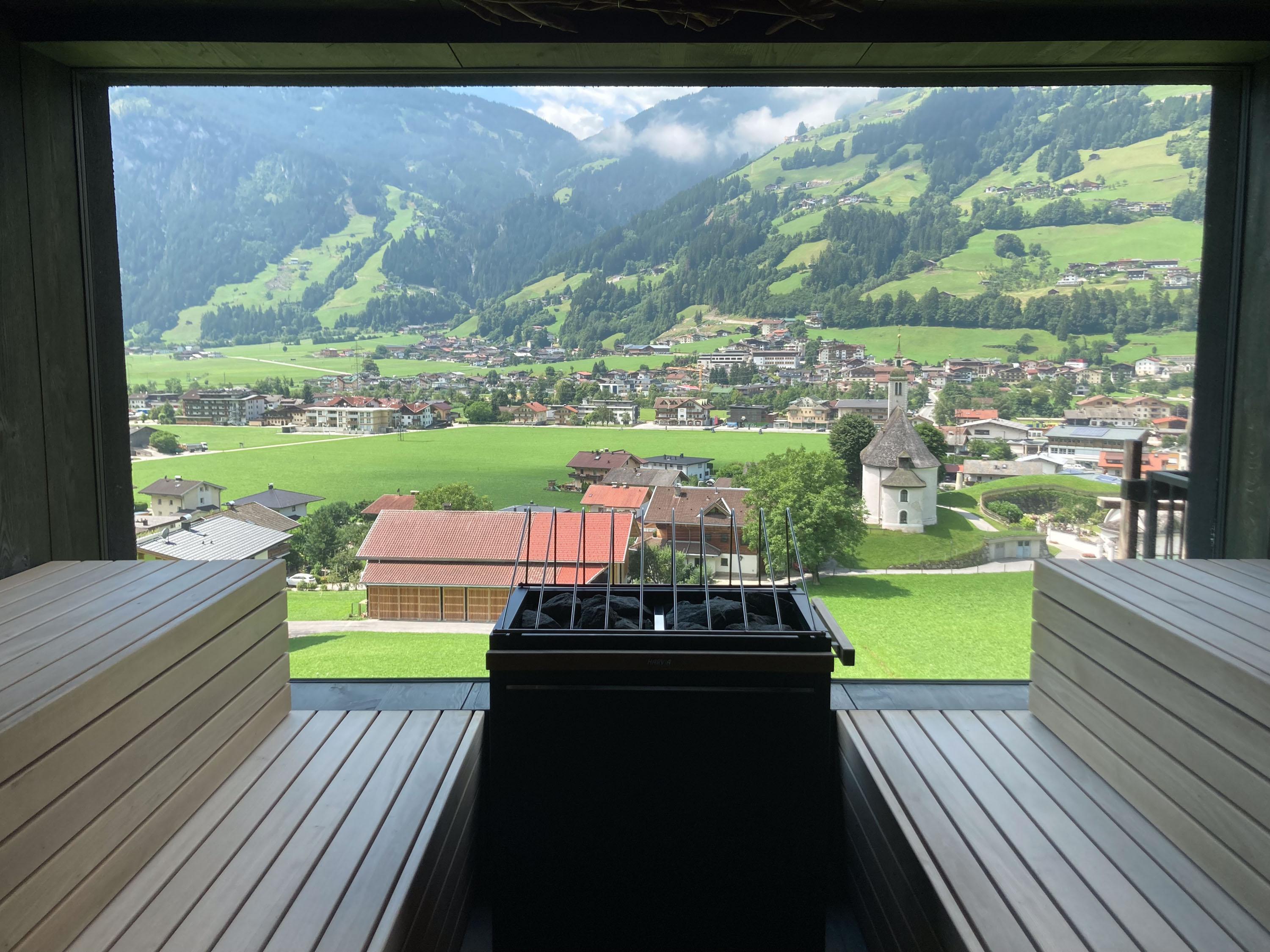 Sauna avec vue panoramique sur la ville de Ramsau.