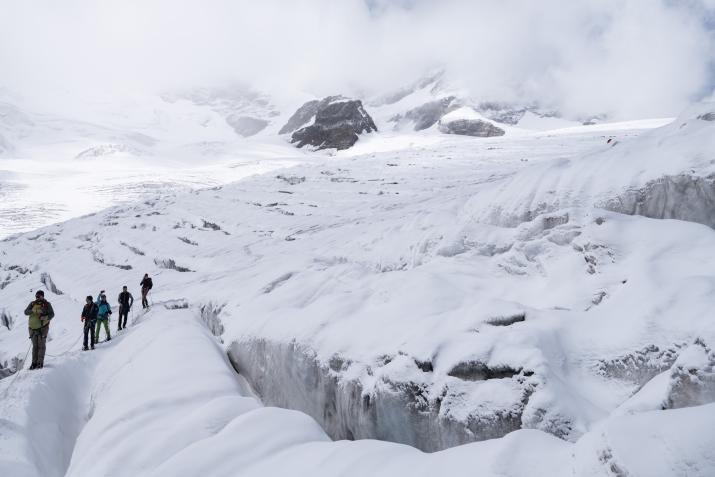 Zone de grosses crevasses dans la descente vers Konkordiaplatz. @DB / Yonder