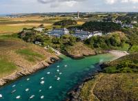 Plongée dans le luxe aquatique avec des hôtels thalasso qui font des vagues