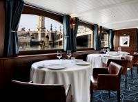 Restaurants péniches à Paris : les plus belles adresses pour dîner sur la Seine