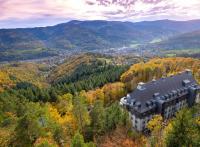 Le Domaine de Haslach rouvre dans les Vosges avec hôtel, écolodges et cabanes perchées