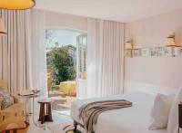 Villa Colette : l’esprit Cap-Ferret dans une maison joyeuse signée Starck