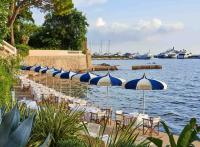 Le restaurant Plage Belles Rives à Antibes, le spot idéal où passer le mois d'août