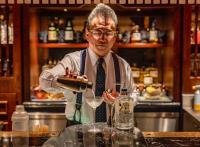 Le maître japonais du cocktail Hidetsugu Ueno s’invite au Peninsula Paris