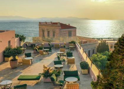 Hôtel Aristide à Syros, un manoir néoclassique dans les Cyclades