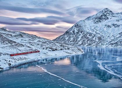 Suisse : le fabuleux voyage en train à bord du Bernina Express