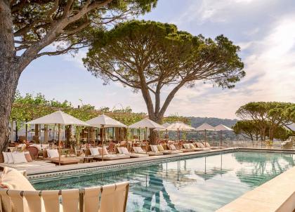 À l’intérieur de Lily of the Valley, nouvel hôtel signé Philippe Starck sur la Côte d’Azur