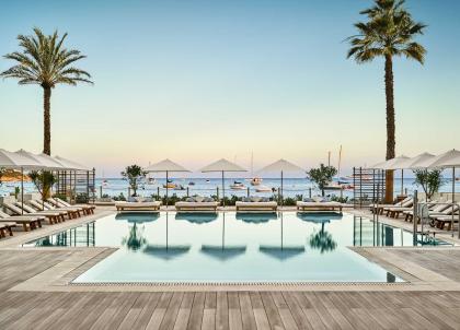 NOBU Hotel Ibiza Bay, la nouvelle adresse la plus chic d'Ibiza à Cala Talamanca